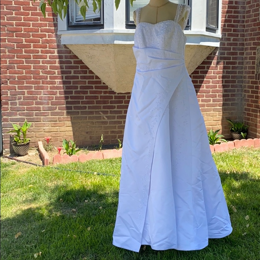 David’s Bridal Beautiful wedding dress